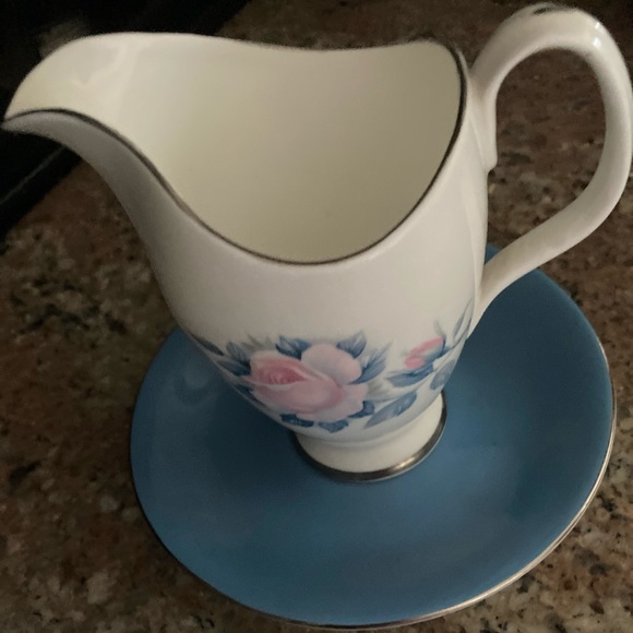 Royal Albert Sorrento milk cream jug and saucer - Picture 8 of 11